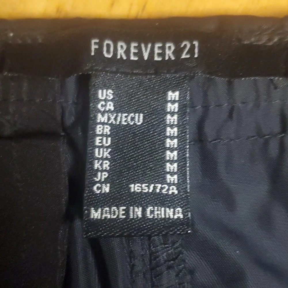 Forever 21 satin cargo pants size medium - Picture 7 of 7